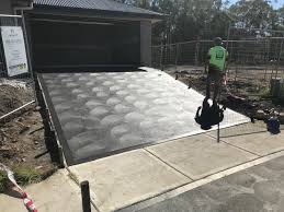 The cost to resurface a typical 1,000 square foot pool can be as low as $1,000 for a vinyl liner.gunite and fiberglass can average up to $6,500, including labor.depending on what you currently have, resurfacing may require completely replacing the pool surface and base. Driveway Fletcher Drp Concreting