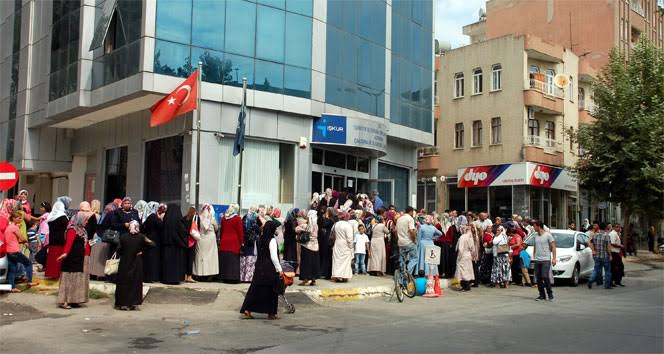 İşkur önünde başvuru kuyruğu İhlas Haber Ajansı
