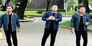 Maybe you would like to learn more about one of these? Lirik Lagu Di Ho Ma Salelengna Dan Artinya