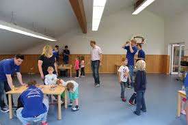 Abiturienten Der Friedrich Hecker Schule Zusammen Mit Ihrem Lehrer Thomas Brunner Waren Zu Einem Projekt Der Besonderen Art Gekommen Lehrer Sinsheim Physik