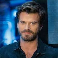 2005 yılında oyunculuk kariyerine gümüş dizisinde canlandırdığı mehmet karakteri ile giriş. Kivanc Tatlitug Turkish Actors 2021