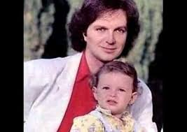 Biografia Hijo De Camilo Sesto Pin De Claudia Rombola En Camilo El Mas Lindo Camilo Sesto Camilo