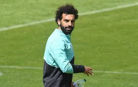 Mo salah is set to make his 200th liverpool appearance on thursday against manchester united. Liverpool Weigern Zu Kommentieren Mohamed Salah Und Fitness Nach Erscheint Er Zum Training Aussetzen Aktuelle Boulevard Nachrichten Und Fotogalerien Zu Stars Sternchen
