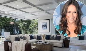 Jennifer love hewitt is going to be a mother again! Jennifer Love Hewitt Snaps Up Six Bedroom Six Bath Family Home In La S Pacific Palisades For 6m Daily Mail Online