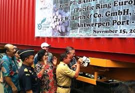 Mancing di pelabuhan batang~ramai sekali para pemancing di muara. Kala Batang Ekspor Perdana Kayu Olahan Berlisensi Flegt Ke Belgia Mongabay Co Id Mongabay Co Id