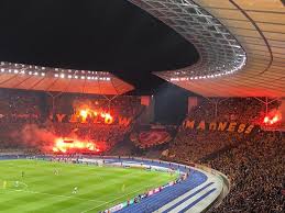 Vor zwei jahren randalierten anhänger von dynamo dresden in karlsruhe und lösten damit monatelange. Ultras World 30 000 Dynamo Dresden Fans Away In Berlin Facebook