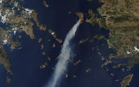 Φωτιά ξέσπασε στη χίο, η οποία έχει λάβει μεγάλες διαστάσεις λόγω των ισχυρών ανέμων που πνέουν στο νησί. Terastia H Katastrofh Sth Xio Apo Th Fwtia Poy Mainetai Gia Trith Mera In Gr