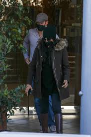 Почему меган маркл должна быть против кейт мидд. Meghan Markle Style Clothes Outfits And Fashion Celebmafia