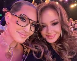 Nora Dickson's Instagram, Twitter & Facebook