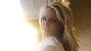 Selain suara dan aksinya di atas panggung, penampilan britney spears di usia 39 tahun tetap awet muda dan kekinian, lho. Britney Spears Larang Anak Jadi Artis Kalau Melanggar Hukumannya Ngeri Bun