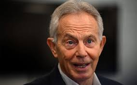 Tony Blair: Les Palestiniens devraient apprendre de l'accord de paix en  Irlande du Nord