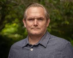 Elvis Glover's Instagram, Twitter & Facebook