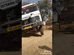 Dekho sunehari dhoop bhi dhalne lagi munder se kab se khada hun main yahan aai tu kitni der se. Kab Se Khada Hoon Main Yahan Tu Hai Kitni Der Se Youtube