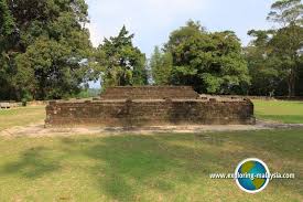 Located on the east side of batu pahat river about 3km to the north of sungai merbok village, the temple was excavated and reconstructed in the late 1950s. Candi Batu Pahat Site 8 Bujang Valley Kedah
