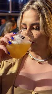 #dicasDG Tu já conhecia o Fys? 🍹💛 Um tônico do grupo Heineken com 50%  menos açúcar e sabores exóticos! 🍋🍊🍋‍🟩💫✨ Provei os sabores, além dos  drinks especiais preparados pelo mixologista Marcelo Serrano ...