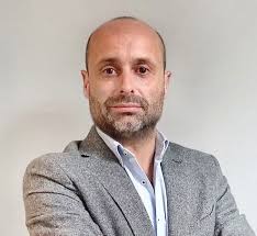 El escritor ceense Miro Villar gana el premio de narración Pura y Dora  Vázquez de Ourense