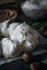 Chantilly Plus Une Miette Dans L Assiette