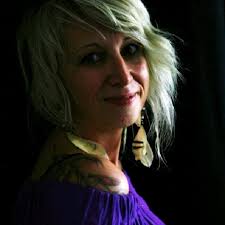 KAKO JE CRNA TRAVA DOBILA IME: POEZIJA JELENE GAVRILOVIĆ