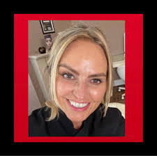 Debra Mangan's Instagram, Twitter & Facebook