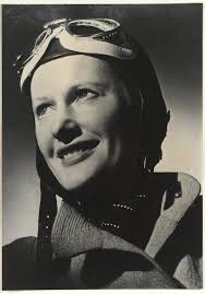 🪦🌹 El 13 de enero de 2009 muere Nancy Bird-Walton, piloto australiana,  pionera de la aviación (n. 1915). A la edad de 19 años, obtuvo la licencia  de piloto, siendo la mujer