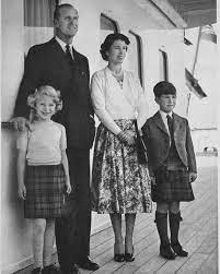 Ich glaube nicht, dass die jüngere. Royals Of England On Instagram Queen Elizabeth Prince Philip Princess Anne And Prince Charles Aboard H Queen Elizabeth Young Queen Elizabeth Princess Anne