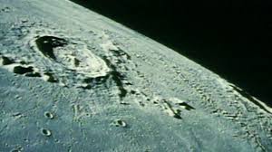 —mais si les sélénites sont six fois plus petits. La Societe Americaine Spacex Va Envoyer Deux Passagers Autour De La Lune A La Fin De 2018 Bbc News Afrique