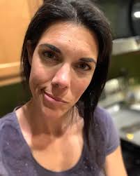 Leigh Graf's Instagram, Twitter & Facebook