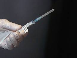 Der volle impfschutz wird erst einige tage nach der zweiten impfdosis erreicht. Fur Astrazeneca Geimpfte Zweitimpfung Nach Zwolf Wochen Berlin De
