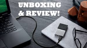 Il sandisk extreme portable ssd che sto utilizzando è costituito da una plastica soft touch blu, molto piacevole al tatto. Wd My Passport Ssd Unboxing Speed Test Review Vs T3 Youtube