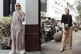 .dari bahan kulit domba, kulit sapi dan kulit kambing asli dengan model jaket kulit ggs online. 10 Perpaduan Celana Kulot Buat Cewek Berhijab Yuk Dicontek