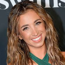 Katie Austin Shares How She Adapts Her Self-Care Routine While Traveling  si_lifestyle