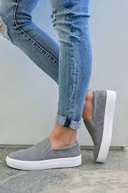 Steve Madden Chris S Favori Casual Spring Style Best Casual Outfits Summer Outfit Ideas Spring Outfit Idea Sneakers Grey Trendy Shoes Dress Shoes Men