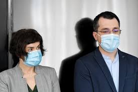 După o serie de gafe și probleme de comunicare din partea ministrului vlad voiculescu, premierul dorește demisia acestuia, în ciuda negocierilor. Premierul CiÈ›u L A Zburat Pe Vlad Voiculescu È™i A Demis O Pe BraÈ™oveanca Andreea Moldovan Biz Brasov