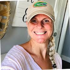 Kaitlin Grubbs's Instagram, Twitter & Facebook