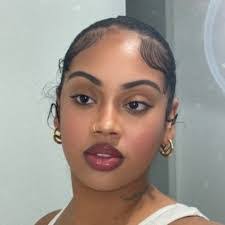 Diondra Davis's Instagram, Twitter & Facebook