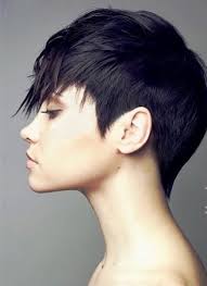 Perfekt ist eine schräge variante, die dein gesicht perfekt. How To Cut A Pixie Hairstyle At Home Kecemasan A