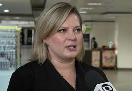 Ela fez questão de registrar a ocasião com uma foto ao lado de clemente bejuska. Joice Hasselmann Perde 20 Kg Tira A Roupa E Mostrar Tudo Fez Lipo De Papada