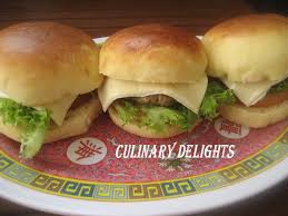 Voici donc des pains burgers réalisés avec du lait ribot ou fermenté et je n'ai pas besoin de vous rappeler que ce lait apporte un moelleux incomparable. Hamburgers 100 Maison Culinary Delights