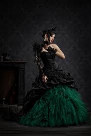 Gothic brautkleid hi, du suchst ein gothic brautkleid? Aussergewohnliche Brautkleider Lucardis Feist Extravagante Brautmode Hochzeitsanzuge Und Ausgefallene Gehrocke