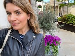 Morning! ☀️ & 🌺 by BH! Join us @BBCRadio3 @ 9.30 for a Waltz courtesy or  Britten & Rossini, Liszt's La Campanella, some Beethoven 5,  @ErrollynWallen's 🐎 Play is in the Playlister