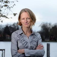 When startups need to master growth, they knock on my door. using the silicon valley playbook and 12 years of experience i help startups around the world. Justyna Wolinska Igb