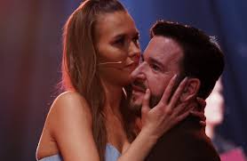 Michael wendler is now promoting canned bread. Laura Muller Michael Wendler Kann Ein Baby Alles Retten