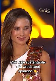 Tita Ureta Deslumbra en Gala con Traje Sustentable