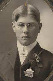 Identifying owners of historic vehicle in photo?