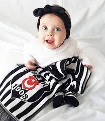 Pozitif Bir Fotograf Ile Herkese Iyi Geceler Diliyoruz Besiktas Siyahin Gucu Fotograf Bebek Esyalari