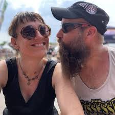 Hellfest 2023. Portrait de Mathilde et Alex, la découverte du festival pour  Mathilde