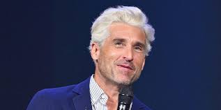 15 famosos que han probado el tinte rubio para hombre