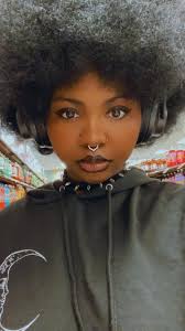 Hello, I'm Sherry and something to know about me is that I sing & play  guitar as a soloist & band member 🎶