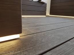 Pavimenti per esterni in gres, cemento o legno composito? Pavimento Decking Wpc Legno Plastico Fratelli Pellizzari
