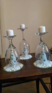 See more ideas about wine glass candle holder, wine glass candle, wine glass crafts. 30 Gunstige Und Einfache Hausgemachte Weinglaser Weihnachtskerzenhalter In 2020 Wine Glass Christmas Crafts Wine Glass Candle Holder Diy Christmas Decorations Easy